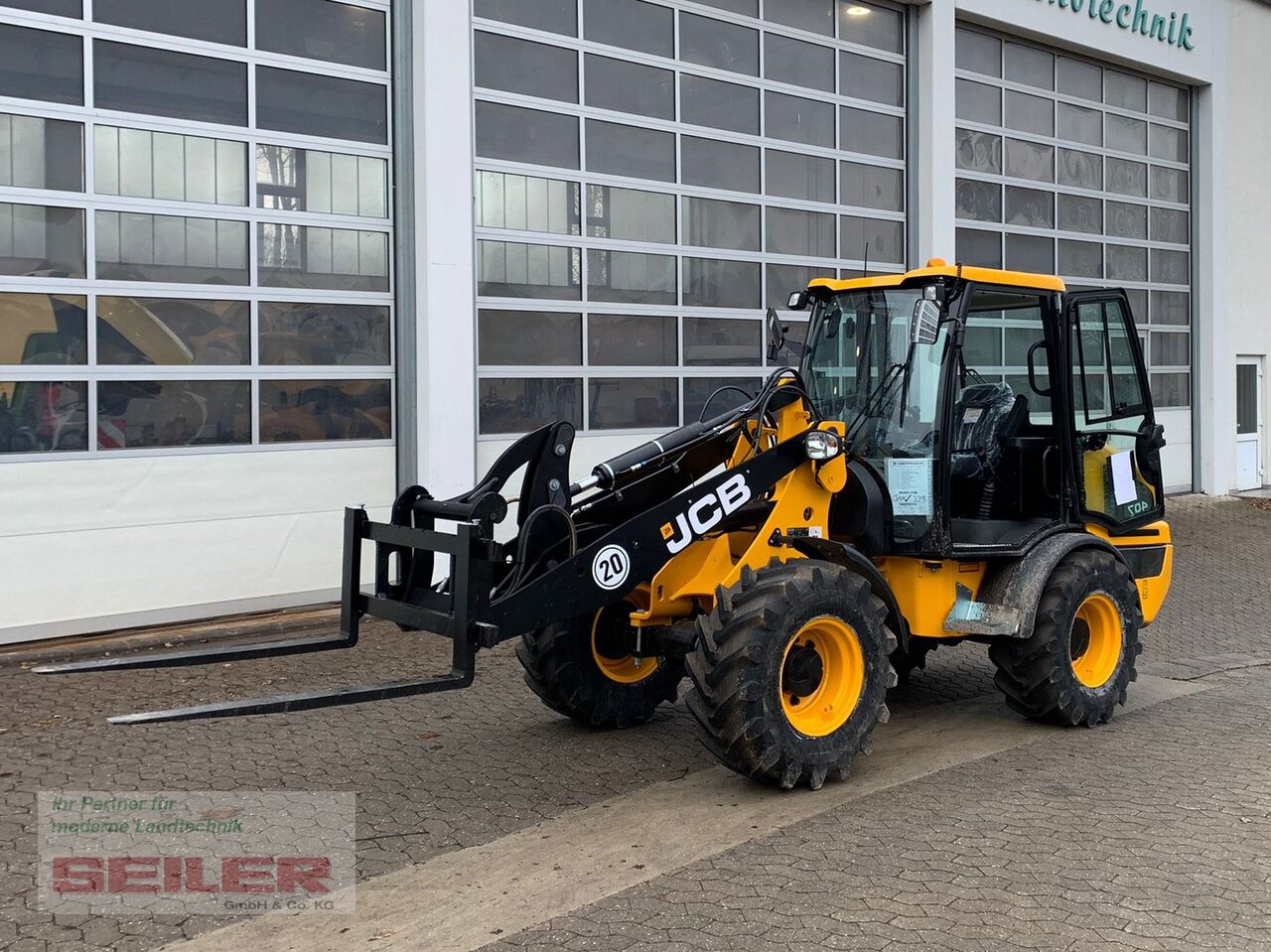JCB 407 Agri - Utovarivač na kotačima: slika JCB 407 Agri - Utovarivač na kotačima JCB 407 Agri - Utovarivač na kotačima: slika JCB 407 Agri - Utovarivač na kotačima