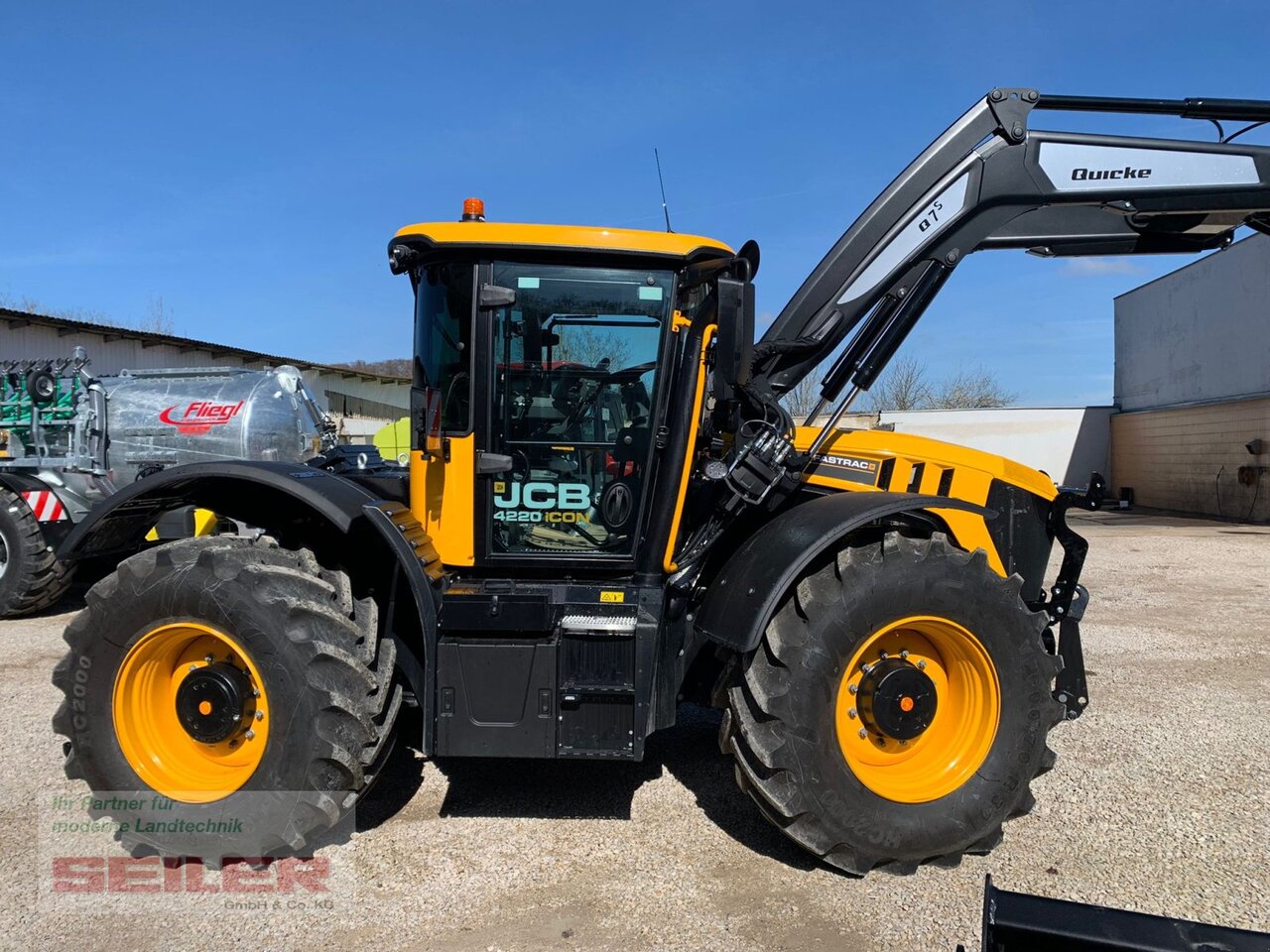 JCB Fastrac 4220 ICON + Frontlader Q7S - Traktor: slika JCB Fastrac 4220 ICON + Frontlader Q7S - Traktor JCB Fastrac 4220 ICON + Frontlader Q7S - Traktor: slika JCB Fastrac 4220 ICON + Frontlader Q7S - Traktor