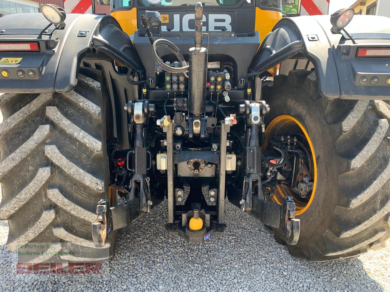 JCB Fastrac 4220 - Traktor: slika JCB Fastrac 4220 - Traktor JCB Fastrac 4220 - Traktor: slika JCB Fastrac 4220 - Traktor