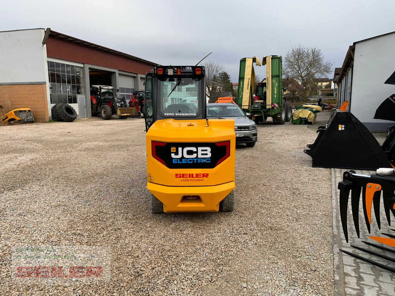 JCB TLT 35-22E Teletruk - Teleskopski rukovatelj: slika JCB TLT 35-22E Teletruk - Teleskopski rukovatelj JCB TLT 35-22E Teletruk - Teleskopski rukovatelj: slika JCB TLT 35-22E Teletruk - Teleskopski rukovatelj
