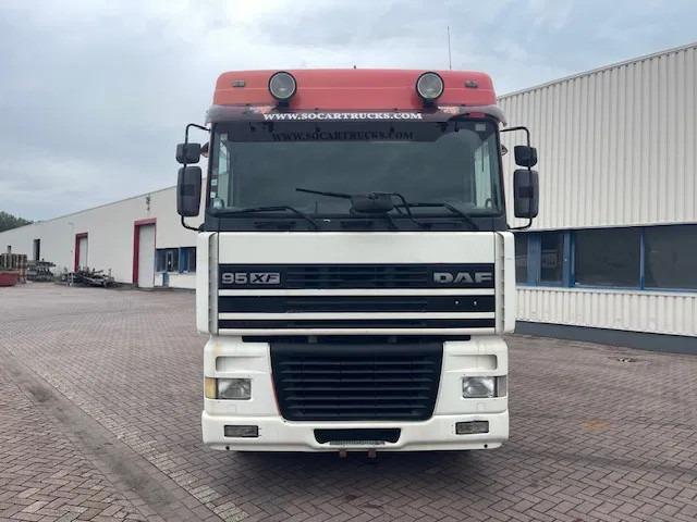 Kamion sandučar DAF XF 95.380 Euro 2 Manual-Gear: slika Kamion sandučar DAF XF 95.380 Euro 2 Manual-Gear