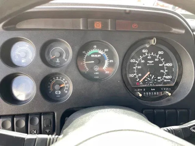 Kamion sandučar DAF XF 95.380 Euro 2 Manual-Gear: slika Kamion sandučar DAF XF 95.380 Euro 2 Manual-Gear
