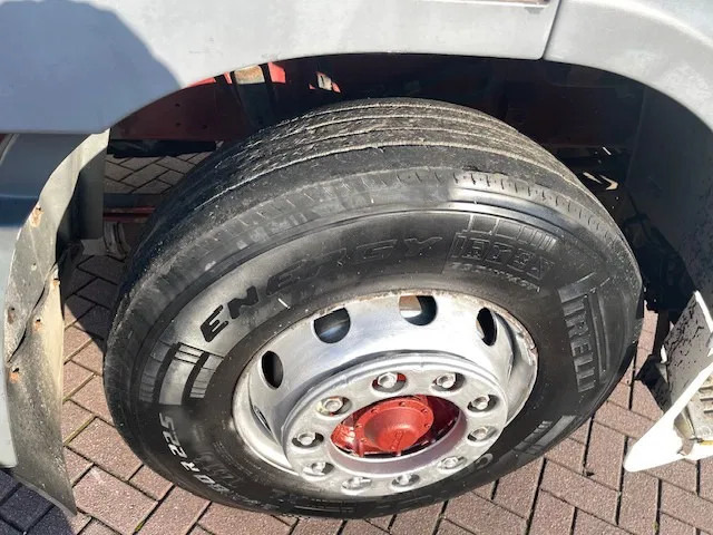 Tegljač DAF XF 95.430 Manual-Gear Euro 3: slika Tegljač DAF XF 95.430 Manual-Gear Euro 3