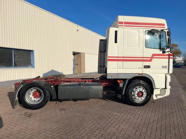 DAF XF 95.430 Manual-Gear Euro 3 - Tegljač: slika DAF XF 95.430 Manual-Gear Euro 3 - Tegljač DAF XF 95.430 Manual-Gear Euro 3 - Tegljač: slika DAF XF 95.430 Manual-Gear Euro 3 - Tegljač
