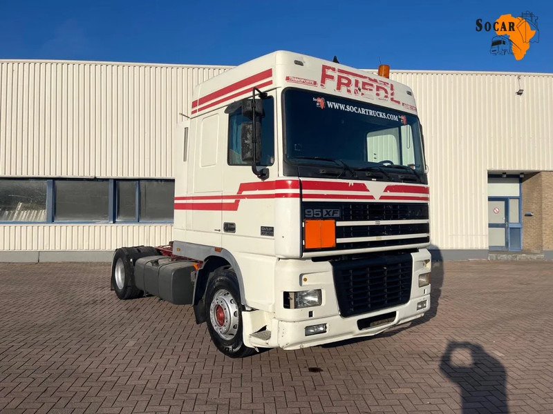 DAF XF 95.430 Manual-Gear Euro 3 - Tegljač: slika DAF XF 95.430 Manual-Gear Euro 3 - Tegljač DAF XF 95.430 Manual-Gear Euro 3 - Tegljač: slika DAF XF 95.430 Manual-Gear Euro 3 - Tegljač