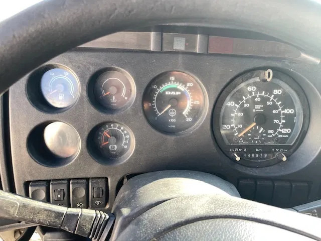 Tegljač DAF XF 95.430 Manual-Gear Euro 3: slika Tegljač DAF XF 95.430 Manual-Gear Euro 3