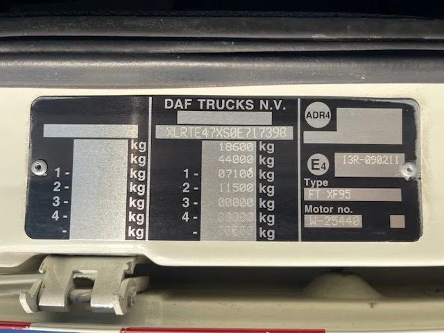 Tegljač DAF XF 95.430 Manual-Gear Euro 3: slika Tegljač DAF XF 95.430 Manual-Gear Euro 3