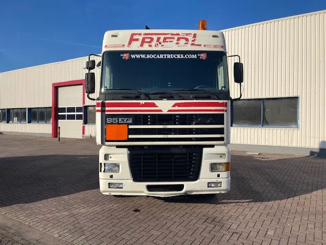 DAF XF 95.430 Manual-Gear Euro 3 - Tegljač: slika DAF XF 95.430 Manual-Gear Euro 3 - Tegljač DAF XF 95.430 Manual-Gear Euro 3 - Tegljač: slika DAF XF 95.430 Manual-Gear Euro 3 - Tegljač