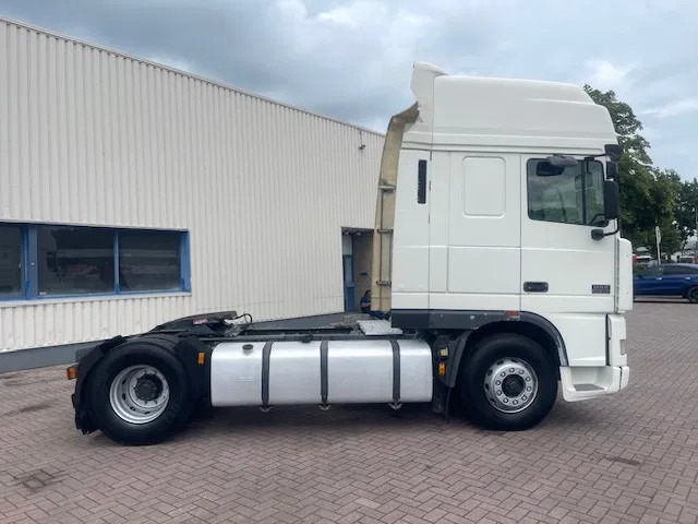 DAF XF 95.480 Euro 2 Manual-gear - Tegljač: slika DAF XF 95.480 Euro 2 Manual-gear - Tegljač DAF XF 95.480 Euro 2 Manual-gear - Tegljač: slika DAF XF 95.480 Euro 2 Manual-gear - Tegljač
