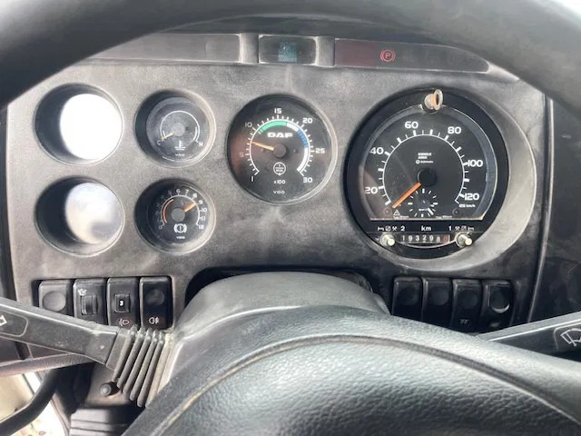Tegljač DAF XF 95.480 Euro 2 Manual-gear: slika Tegljač DAF XF 95.480 Euro 2 Manual-gear