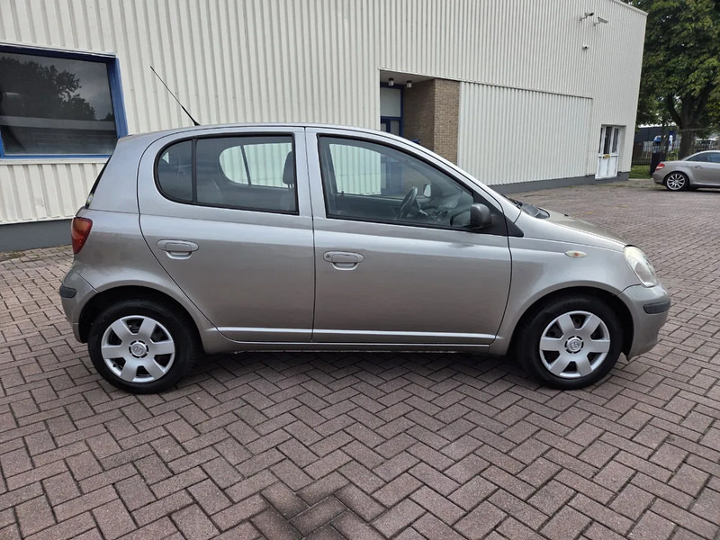 Toyota Yaris 1.3 VVT-i Idols 5drs - Hatchback: slika Toyota Yaris 1.3 VVT-i Idols 5drs - Hatchback Toyota Yaris 1.3 VVT-i Idols 5drs - Hatchback: slika Toyota Yaris 1.3 VVT-i Idols 5drs - Hatchback