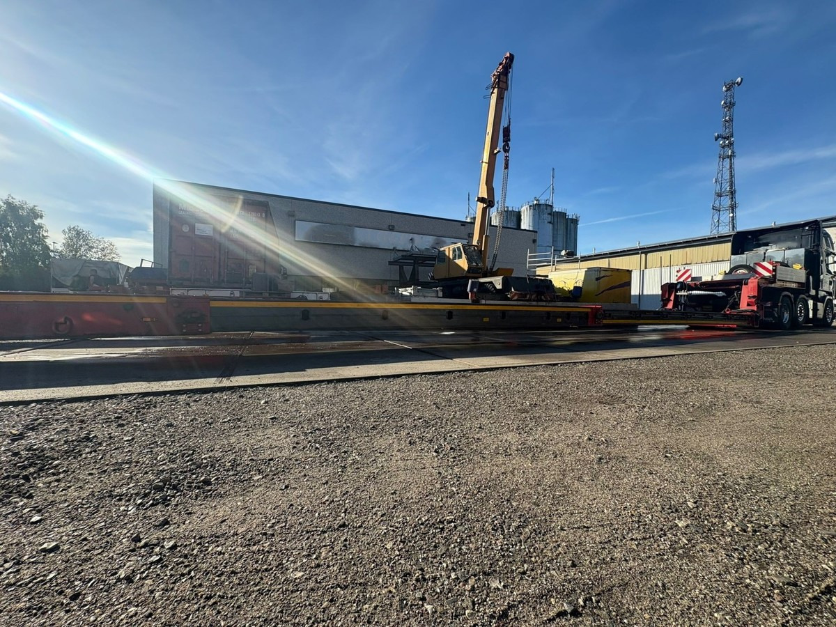 Poluprikolica s niskim utovarivačem FAYMONVILLE Megamax Z-2H-V-KBV-AA Yachttransport: slika Poluprikolica s niskim utovarivačem FAYMONVILLE Megamax Z-2H-V-KBV-AA Yachttransport Poluprikolica s niskim utovarivačem FAYMONVILLE Megamax Z-2H-V-KBV-AA Yachttransport: slika Poluprikolica s niskim utovarivačem FAYMONVILLE Megamax Z-2H-V-KBV-AA Yachttransport