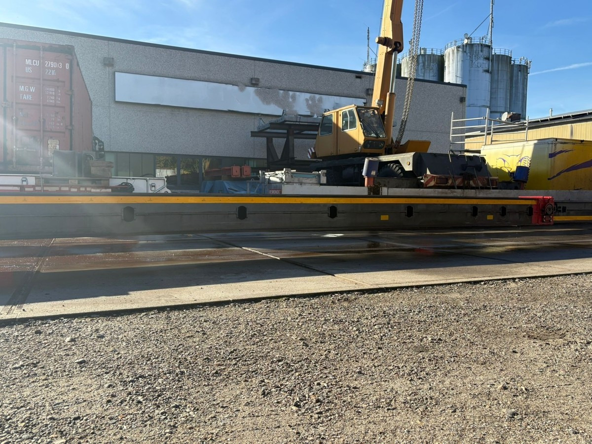 Poluprikolica s niskim utovarivačem FAYMONVILLE Megamax Z-2H-V-KBV-AA Yachttransport: slika Poluprikolica s niskim utovarivačem FAYMONVILLE Megamax Z-2H-V-KBV-AA Yachttransport Poluprikolica s niskim utovarivačem FAYMONVILLE Megamax Z-2H-V-KBV-AA Yachttransport: slika Poluprikolica s niskim utovarivačem FAYMONVILLE Megamax Z-2H-V-KBV-AA Yachttransport