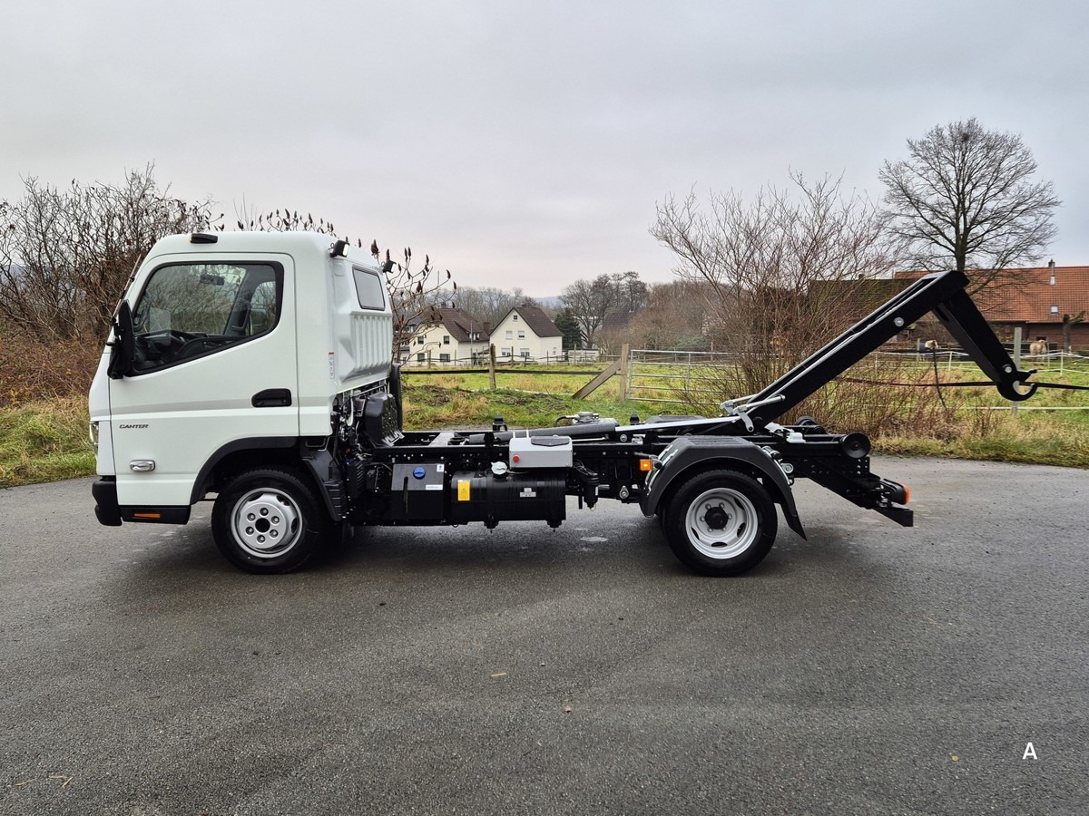FUSO 3C15 Duonic Aut.City Abrollkipper AHK 3.5T - Kamion s kukastom dizalicom: slika FUSO 3C15 Duonic Aut.City Abrollkipper AHK 3.5T - Kamion s kukastom dizalicom FUSO 3C15 Duonic Aut.City Abrollkipper AHK 3.5T - Kamion s kukastom dizalicom: slika FUSO 3C15 Duonic Aut.City Abrollkipper AHK 3.5T - Kamion s kukastom dizalicom