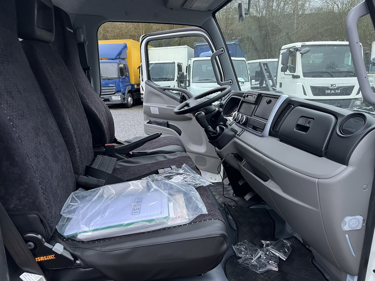 Novi Dostavno vozilo s ravnom platformom FUSO 3S15 Alu Pritsche 2.80m Ladekran Funk!: slika Novi Dostavno vozilo s ravnom platformom FUSO 3S15 Alu Pritsche 2.80m Ladekran Funk!