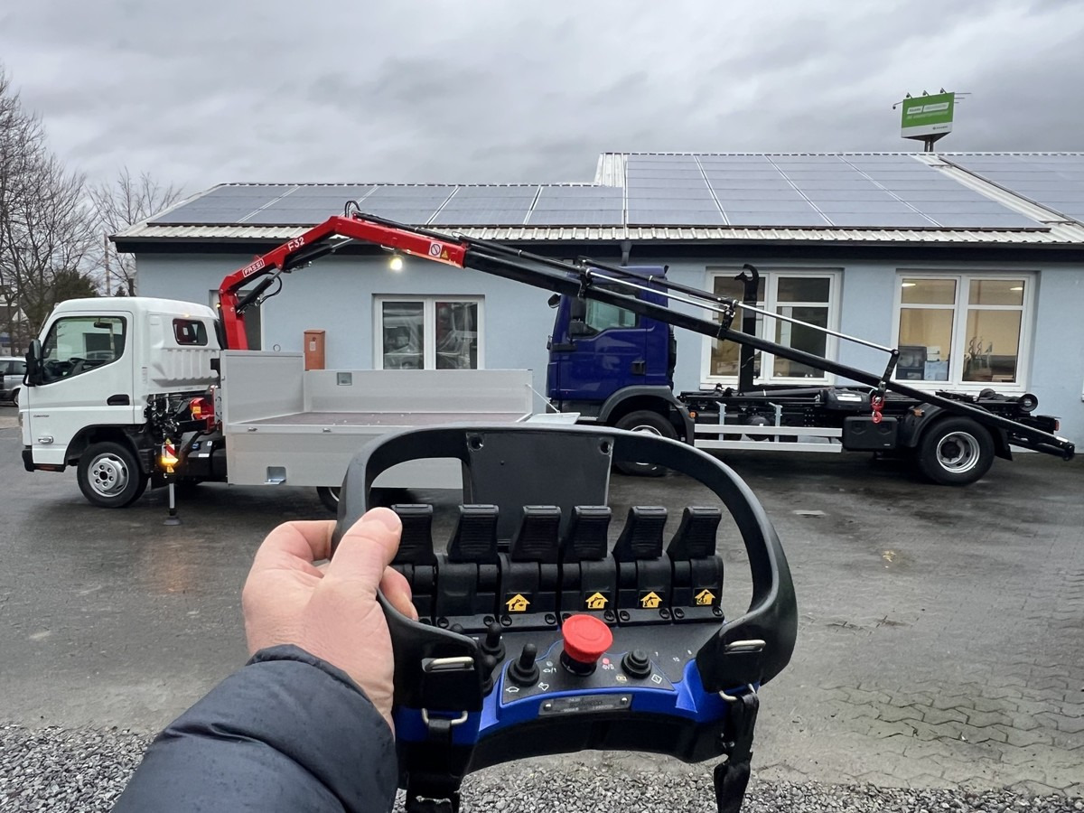 FUSO 3S15 Alu Pritsche 2.80m Ladekran Funk! sofort ve - Kamion s otvorenim sandukom, Kamion s kranom: slika FUSO 3S15 Alu Pritsche 2.80m Ladekran Funk! sofort ve - Kamion s otvorenim sandukom, Kamion s kranom FUSO 3S15 Alu Pritsche 2.80m Ladekran Funk! sofort ve - Kamion s otvorenim sandukom, Kamion s kranom: slika FUSO 3S15 Alu Pritsche 2.80m Ladekran Funk! sofort ve - Kamion s otvorenim sandukom, Kamion s kranom