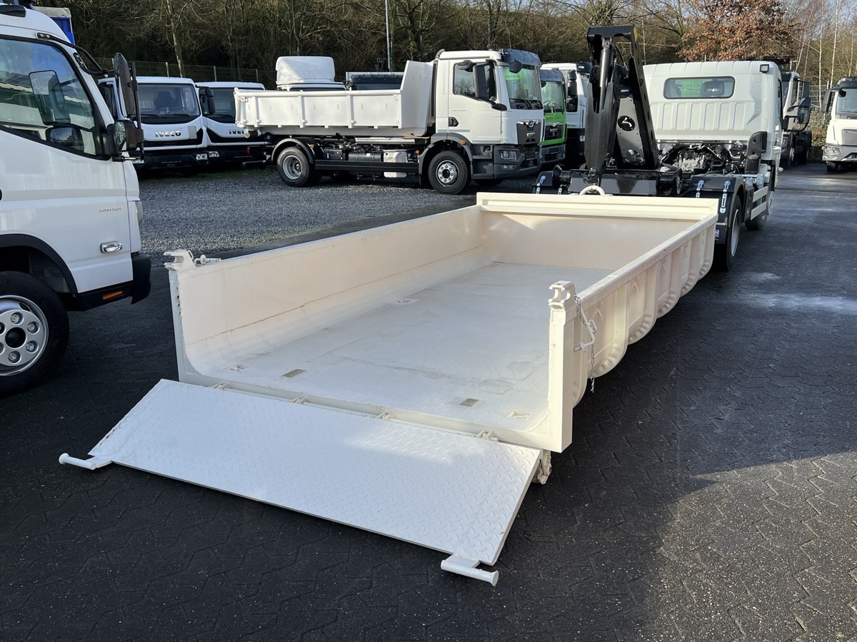 FUSO Canter FUSO 7C18 City Abrollkipper Miete - Kamion s kukastom dizalicom: slika FUSO Canter FUSO 7C18 City Abrollkipper Miete - Kamion s kukastom dizalicom FUSO Canter FUSO 7C18 City Abrollkipper Miete - Kamion s kukastom dizalicom: slika FUSO Canter FUSO 7C18 City Abrollkipper Miete - Kamion s kukastom dizalicom