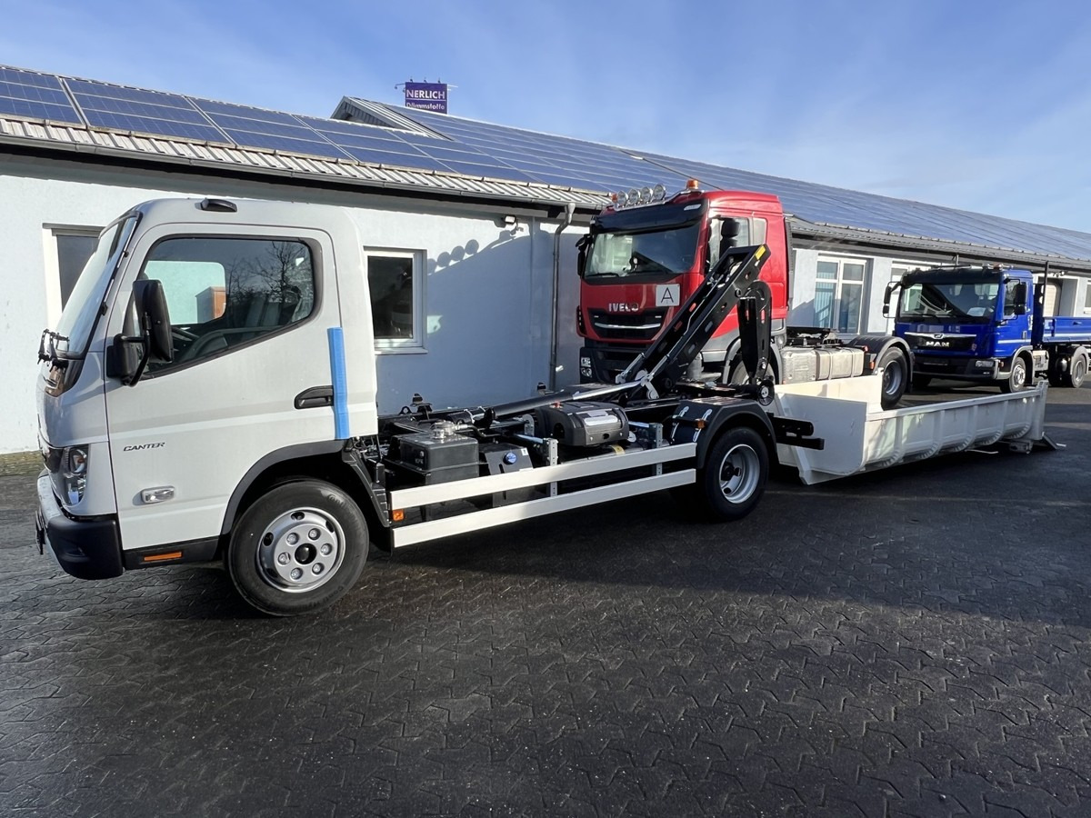 FUSO Canter FUSO 7C18 City Abrollkipper Miete - Kamion s kukastom dizalicom: slika FUSO Canter FUSO 7C18 City Abrollkipper Miete - Kamion s kukastom dizalicom FUSO Canter FUSO 7C18 City Abrollkipper Miete - Kamion s kukastom dizalicom: slika FUSO Canter FUSO 7C18 City Abrollkipper Miete - Kamion s kukastom dizalicom