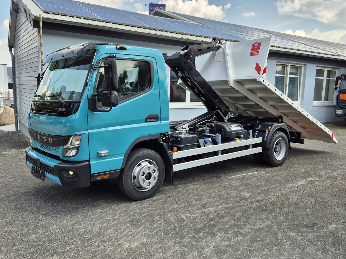 FUSO Canter FUSO 9C18 Duonic City Abrollkipper Color - Kamion s kukastom dizalicom, Kamion s kranom: slika FUSO Canter FUSO 9C18 Duonic City Abrollkipper Color - Kamion s kukastom dizalicom, Kamion s kranom FUSO Canter FUSO 9C18 Duonic City Abrollkipper Color - Kamion s kukastom dizalicom, Kamion s kranom: slika FUSO Canter FUSO 9C18 Duonic City Abrollkipper Color - Kamion s kukastom dizalicom, Kamion s kranom