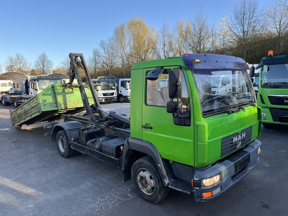 MAN 8.224 L2000 City Abrollkipper Atlas ARK52A inkl. - Kamion s kukastom dizalicom: slika MAN 8.224 L2000 City Abrollkipper Atlas ARK52A inkl. - Kamion s kukastom dizalicom MAN 8.224 L2000 City Abrollkipper Atlas ARK52A inkl. - Kamion s kukastom dizalicom: slika MAN 8.224 L2000 City Abrollkipper Atlas ARK52A inkl. - Kamion s kukastom dizalicom