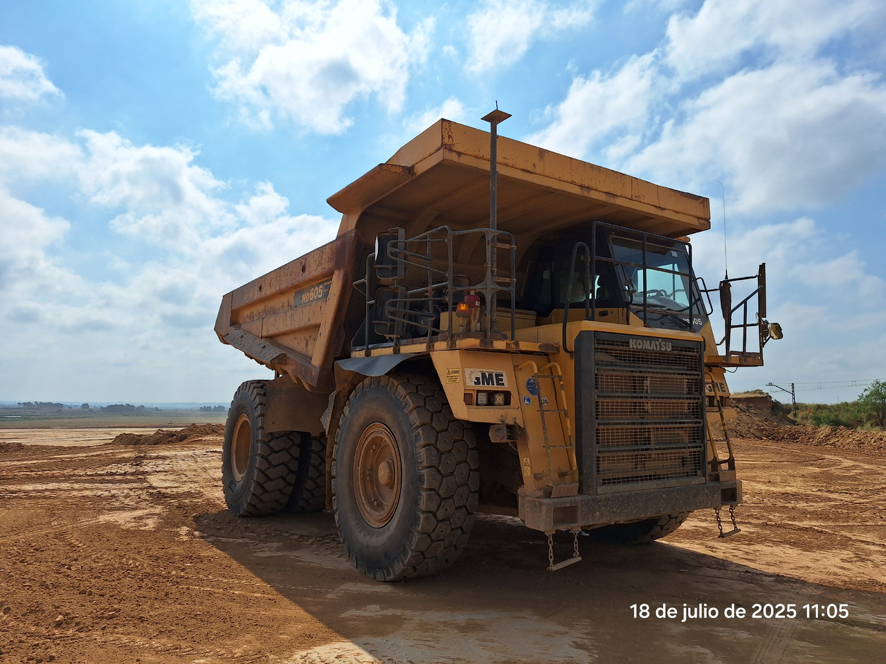KOMATSU HD605 7-EO - Kruti istovarivač/ Kamion za prijevoz kamenja: slika KOMATSU HD605 7-EO - Kruti istovarivač/ Kamion za prijevoz kamenja KOMATSU HD605 7-EO - Kruti istovarivač/ Kamion za prijevoz kamenja: slika KOMATSU HD605 7-EO - Kruti istovarivač/ Kamion za prijevoz kamenja