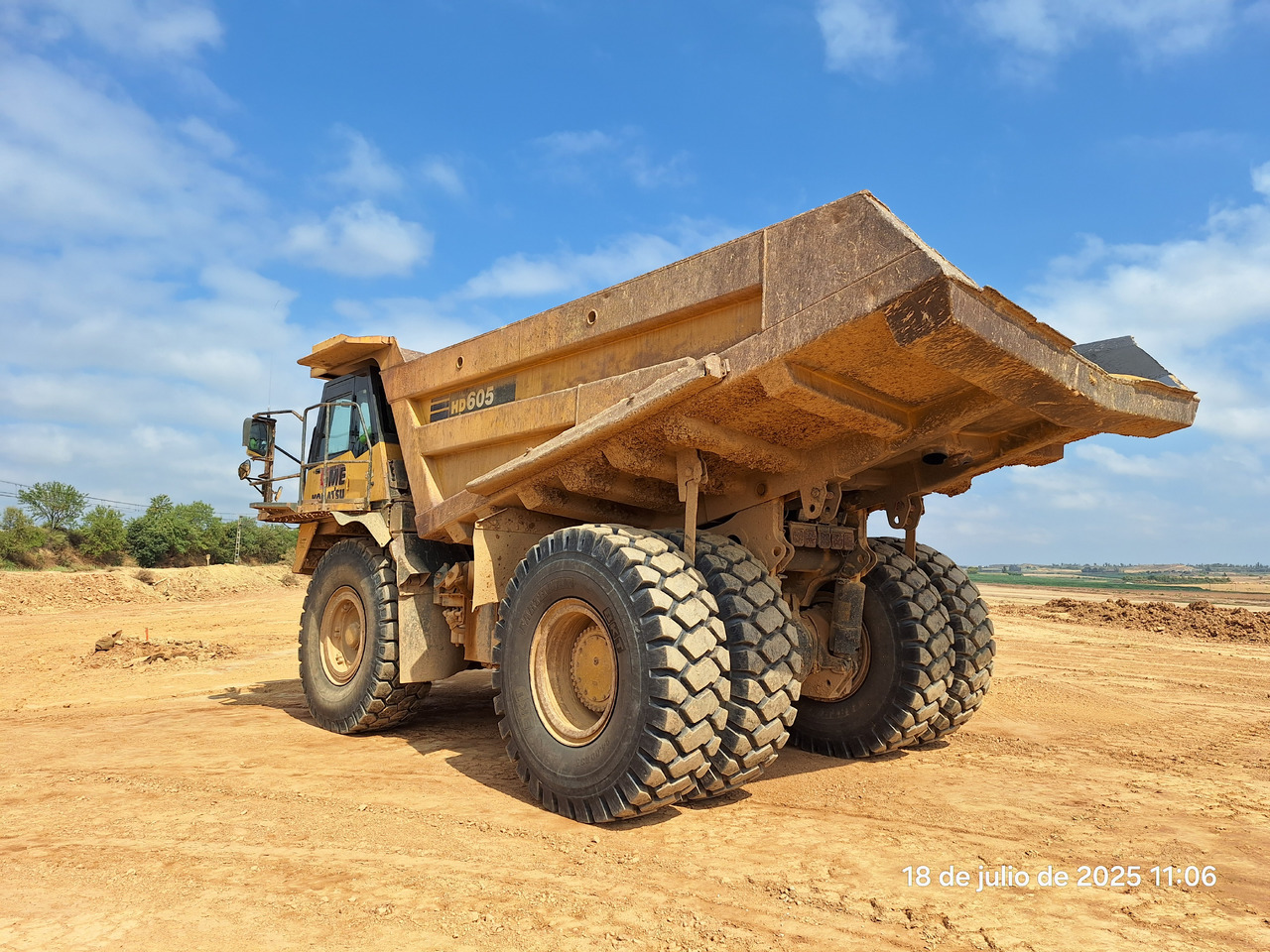 KOMATSU HD605 7-EO - Kruti istovarivač/ Kamion za prijevoz kamenja: slika KOMATSU HD605 7-EO - Kruti istovarivač/ Kamion za prijevoz kamenja KOMATSU HD605 7-EO - Kruti istovarivač/ Kamion za prijevoz kamenja: slika KOMATSU HD605 7-EO - Kruti istovarivač/ Kamion za prijevoz kamenja