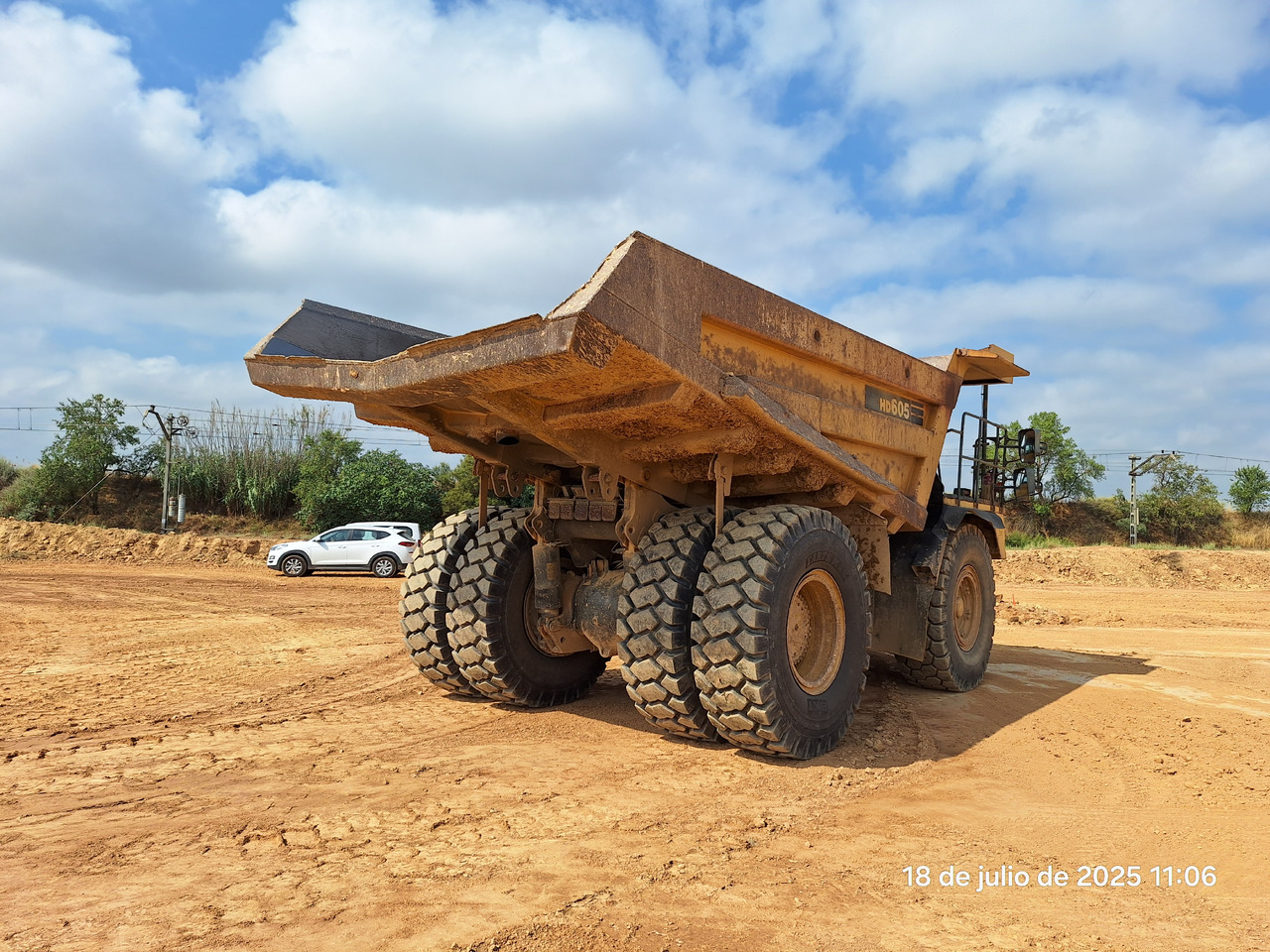 KOMATSU HD605 7-EO - Kruti istovarivač/ Kamion za prijevoz kamenja: slika KOMATSU HD605 7-EO - Kruti istovarivač/ Kamion za prijevoz kamenja KOMATSU HD605 7-EO - Kruti istovarivač/ Kamion za prijevoz kamenja: slika KOMATSU HD605 7-EO - Kruti istovarivač/ Kamion za prijevoz kamenja