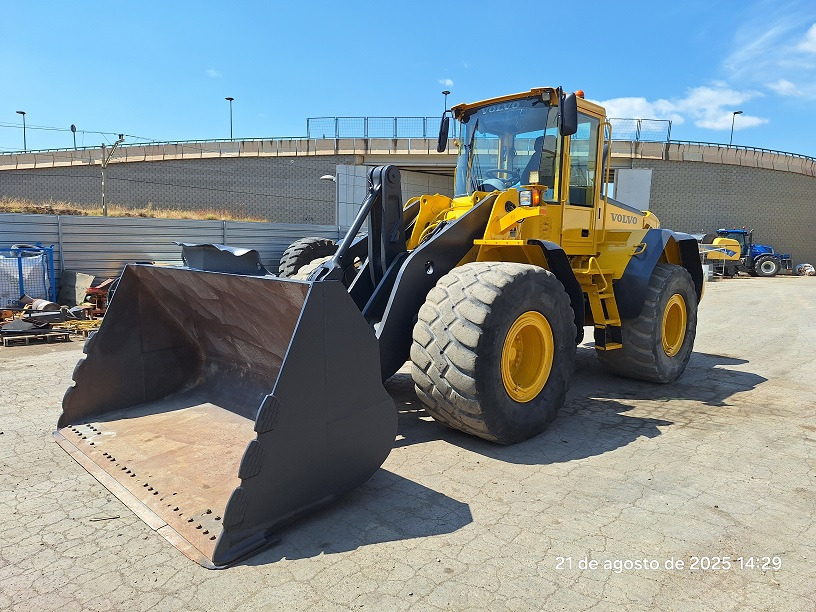 VOLVO L120E - Utovarivač na kotačima: slika VOLVO L120E - Utovarivač na kotačima VOLVO L120E - Utovarivač na kotačima: slika VOLVO L120E - Utovarivač na kotačima