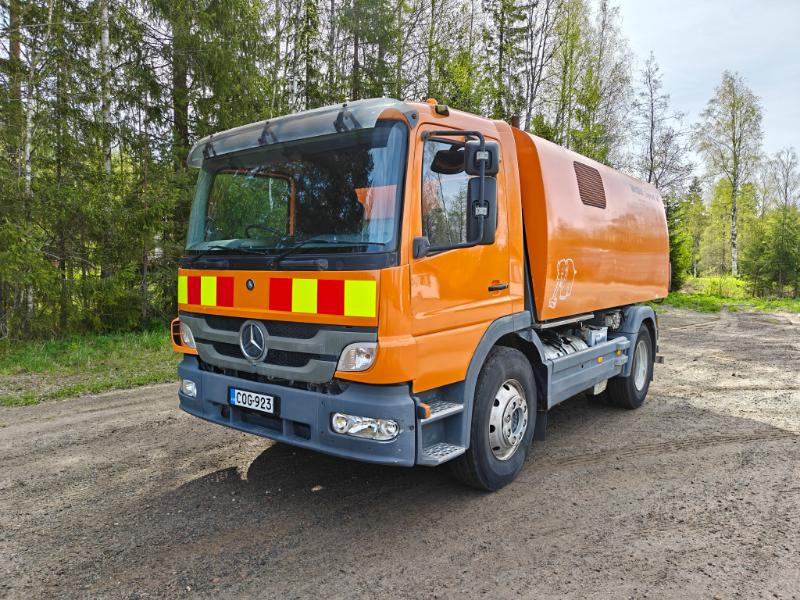 Bucher Cityfant 60 MB Atego - Cestovna čistilica: slika Bucher Cityfant 60 MB Atego - Cestovna čistilica Bucher Cityfant 60 MB Atego - Cestovna čistilica: slika Bucher Cityfant 60 MB Atego - Cestovna čistilica