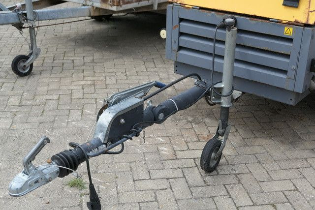 Atlas Copco XAS 67, Kompressor, Deutz, Wenig Std., TOP - Zračni kompresor: slika Atlas Copco XAS 67, Kompressor, Deutz, Wenig Std., TOP - Zračni kompresor Atlas Copco XAS 67, Kompressor, Deutz, Wenig Std., TOP - Zračni kompresor: slika Atlas Copco XAS 67, Kompressor, Deutz, Wenig Std., TOP - Zračni kompresor