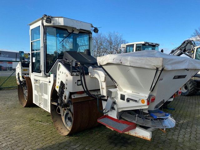 CAT CD54B, Streuer, Kantenschneider, Tandemwalzenzug - Cestovni valjak: slika CAT CD54B, Streuer, Kantenschneider, Tandemwalzenzug - Cestovni valjak CAT CD54B, Streuer, Kantenschneider, Tandemwalzenzug - Cestovni valjak: slika CAT CD54B, Streuer, Kantenschneider, Tandemwalzenzug - Cestovni valjak