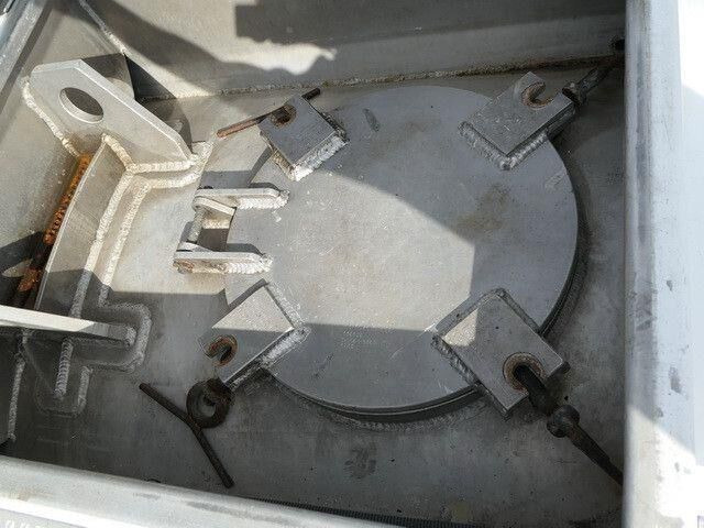 Poluprikolica cisterna za prijevoz goriva Esterer 32.700ltr., Sening Pumpe,Bodenbefüllung: slika Poluprikolica cisterna za prijevoz goriva Esterer 32.700ltr., Sening Pumpe,Bodenbefüllung