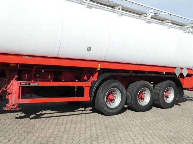 Poluprikolica cisterna za prijevoz goriva Esterer 32.700ltr., Sening Pumpe,Bodenbefüllung: slika Poluprikolica cisterna za prijevoz goriva Esterer 32.700ltr., Sening Pumpe,Bodenbefüllung