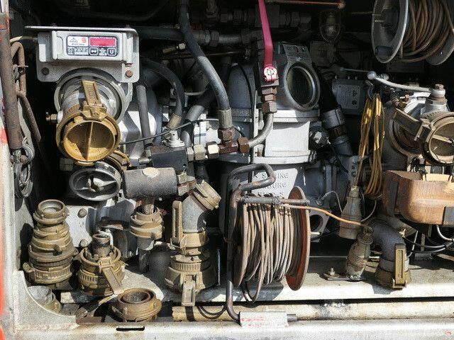 Poluprikolica cisterna za prijevoz goriva Esterer 32.700ltr., Sening Pumpe,Bodenbefüllung: slika Poluprikolica cisterna za prijevoz goriva Esterer 32.700ltr., Sening Pumpe,Bodenbefüllung