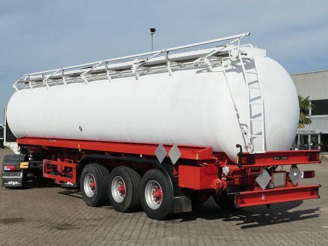 Poluprikolica cisterna za prijevoz goriva Esterer 32.700ltr., Sening Pumpe,Bodenbefüllung: slika Poluprikolica cisterna za prijevoz goriva Esterer 32.700ltr., Sening Pumpe,Bodenbefüllung