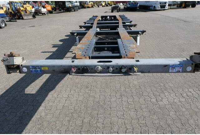 Fliegl SDS 380 SDS01, 20/30 & 40 Fuß Container, BPW - Poluprikolica s niskim utovarivačem: slika Fliegl SDS 380 SDS01, 20/30 & 40 Fuß Container, BPW - Poluprikolica s niskim utovarivačem Fliegl SDS 380 SDS01, 20/30 & 40 Fuß Container, BPW - Poluprikolica s niskim utovarivačem: slika Fliegl SDS 380 SDS01, 20/30 & 40 Fuß Container, BPW - Poluprikolica s niskim utovarivačem