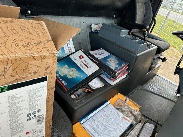 Grove GMK6300 KRAN 300/330 Tonnen - Toranjska dizalica: slika Grove GMK6300 KRAN 300/330 Tonnen - Toranjska dizalica Grove GMK6300 KRAN 300/330 Tonnen - Toranjska dizalica: slika Grove GMK6300 KRAN 300/330 Tonnen - Toranjska dizalica