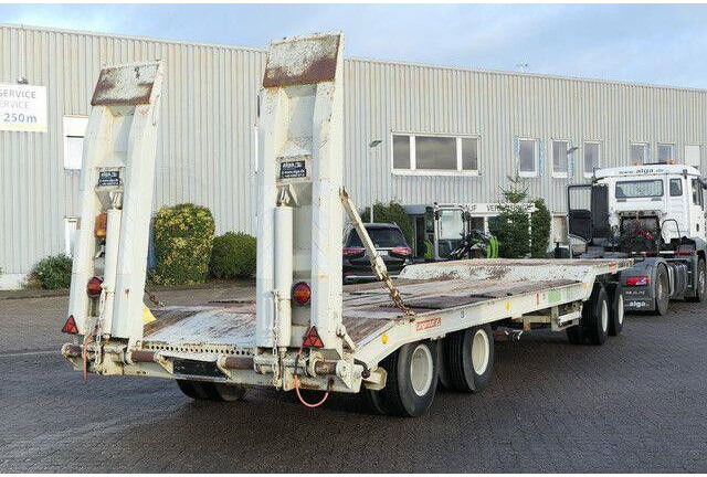 Langendorf TUE 32/2-2, 4-Achser, Rampen, 40to, GG möglich - Prikolica s niskim utovarivačem: slika Langendorf TUE 32/2-2, 4-Achser, Rampen, 40to, GG möglich - Prikolica s niskim utovarivačem Langendorf TUE 32/2-2, 4-Achser, Rampen, 40to, GG möglich - Prikolica s niskim utovarivačem: slika Langendorf TUE 32/2-2, 4-Achser, Rampen, 40to, GG möglich - Prikolica s niskim utovarivačem