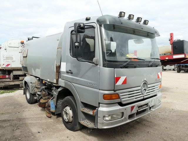 Mercedes-Benz 1018 KO atego 4x2, Bucher-Schörling, Klima - Cestovna čistilica: slika Mercedes-Benz 1018 KO atego 4x2, Bucher-Schörling, Klima - Cestovna čistilica Mercedes-Benz 1018 KO atego 4x2, Bucher-Schörling, Klima - Cestovna čistilica: slika Mercedes-Benz 1018 KO atego 4x2, Bucher-Schörling, Klima - Cestovna čistilica