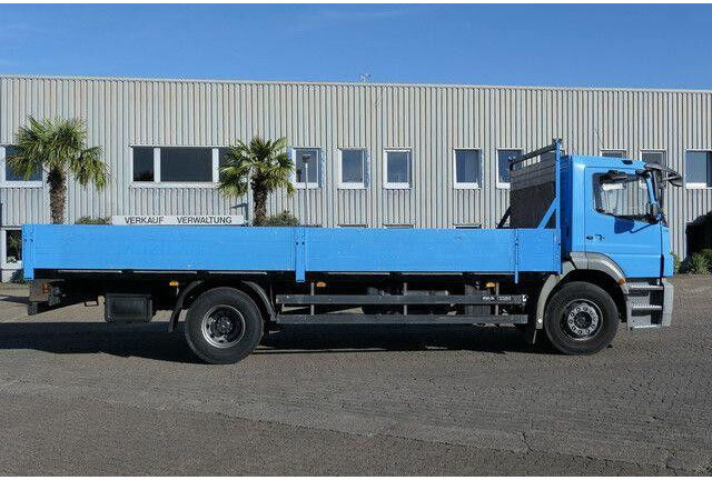 Mercedes-Benz 1824 L Axor 4x2, 3. Sitz, AHK, Gerüstbau, Klima - Kamion s otvorenim sandukom: slika Mercedes-Benz 1824 L Axor 4x2, 3. Sitz, AHK, Gerüstbau, Klima - Kamion s otvorenim sandukom Mercedes-Benz 1824 L Axor 4x2, 3. Sitz, AHK, Gerüstbau, Klima - Kamion s otvorenim sandukom: slika Mercedes-Benz 1824 L Axor 4x2, 3. Sitz, AHK, Gerüstbau, Klima - Kamion s otvorenim sandukom