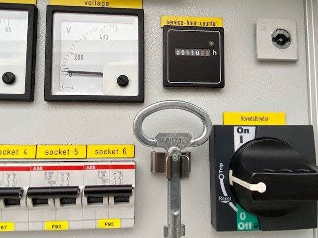 Vatrogasno vozilo Mercedes-Benz 1833 Axor 4x4, Kran Palfinger, Rosenbauer, AHK: slika Vatrogasno vozilo Mercedes-Benz 1833 Axor 4x4, Kran Palfinger, Rosenbauer, AHK Vatrogasno vozilo Mercedes-Benz 1833 Axor 4x4, Kran Palfinger, Rosenbauer, AHK: slika Vatrogasno vozilo Mercedes-Benz 1833 Axor 4x4, Kran Palfinger, Rosenbauer, AHK