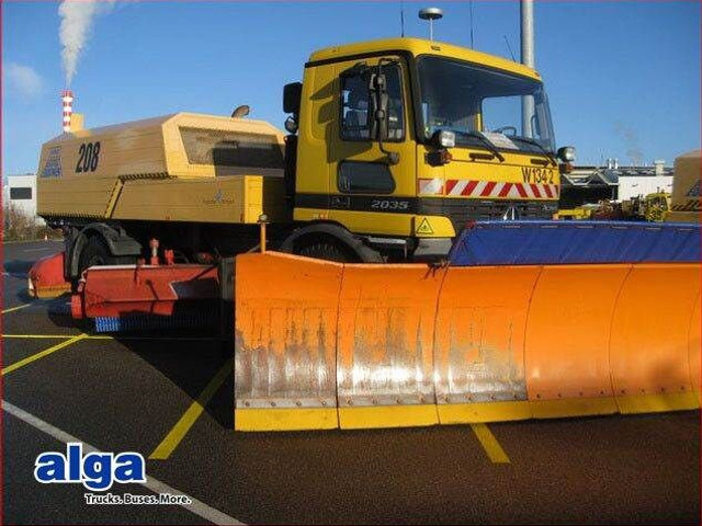 Mercedes-Benz 2035 AK Actros 4x4, Kehrmaschine Schmidt, Allrad - Vozilo za čišćenje snijega: slika Mercedes-Benz 2035 AK Actros 4x4, Kehrmaschine Schmidt, Allrad - Vozilo za čišćenje snijega Mercedes-Benz 2035 AK Actros 4x4, Kehrmaschine Schmidt, Allrad - Vozilo za čišćenje snijega: slika Mercedes-Benz 2035 AK Actros 4x4, Kehrmaschine Schmidt, Allrad - Vozilo za čišćenje snijega