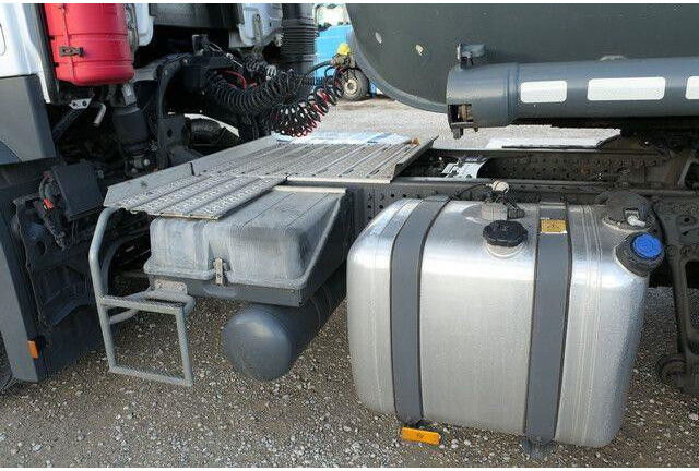 Mercedes-Benz 1846 Actros 4x2, Hydr., ADR, Leicht, Klima, Navi - Tegljač: slika Mercedes-Benz 1846 Actros 4x2, Hydr., ADR, Leicht, Klima, Navi - Tegljač Mercedes-Benz 1846 Actros 4x2, Hydr., ADR, Leicht, Klima, Navi - Tegljač: slika Mercedes-Benz 1846 Actros 4x2, Hydr., ADR, Leicht, Klima, Navi - Tegljač