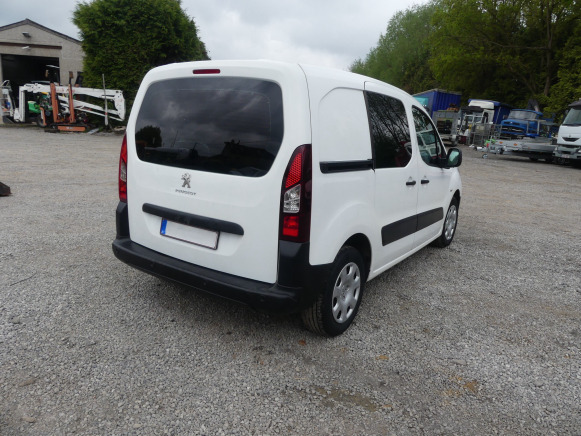 Camionnette Utilitaire Peugeot Partner (2013-260.967 km)(VF37A9HF8CJ728204) - Furgon: slika Camionnette Utilitaire Peugeot Partner (2013-260.967 km)(VF37A9HF8CJ728204) - Furgon Camionnette Utilitaire Peugeot Partner (2013-260.967 km)(VF37A9HF8CJ728204) - Furgon: slika Camionnette Utilitaire Peugeot Partner (2013-260.967 km)(VF37A9HF8CJ728204) - Furgon