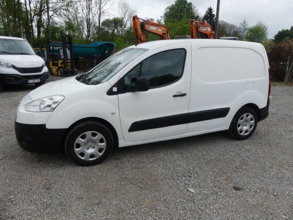 Camionnette Utilitaire Peugeot Partner (2013-260.967 km)(VF37A9HF8CJ728204) - Furgon: slika Camionnette Utilitaire Peugeot Partner (2013-260.967 km)(VF37A9HF8CJ728204) - Furgon Camionnette Utilitaire Peugeot Partner (2013-260.967 km)(VF37A9HF8CJ728204) - Furgon: slika Camionnette Utilitaire Peugeot Partner (2013-260.967 km)(VF37A9HF8CJ728204) - Furgon