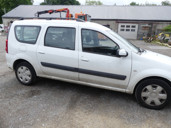 REF:1RFU370 - Voiture Dacia Logan Break SD (2012-63.842 km) - SUV: slika REF:1RFU370 - Voiture Dacia Logan Break SD (2012-63.842 km) - SUV REF:1RFU370 - Voiture Dacia Logan Break SD (2012-63.842 km) - SUV: slika REF:1RFU370 - Voiture Dacia Logan Break SD (2012-63.842 km) - SUV