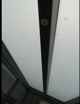Stroj za obradu metala Véranda  alu Gris Anthracite en vitrage feuilleté 4 m x 3,75 m (Démontée sur chevalets): slika Stroj za obradu metala Véranda  alu Gris Anthracite en vitrage feuilleté 4 m x 3,75 m (Démontée sur chevalets)