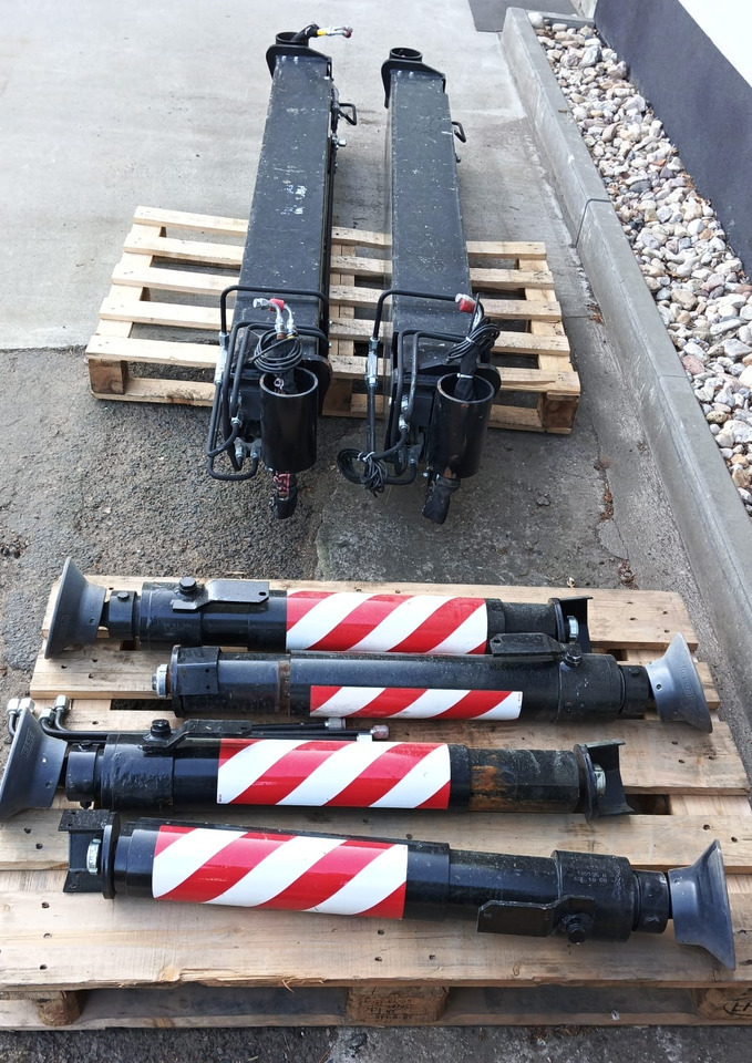 FASSI - PALFINGER - HIAB - HMF - ATLAS additional stabilizers, Zusatzabstützen - Kamionska dizalica: slika FASSI - PALFINGER - HIAB - HMF - ATLAS additional stabilizers, Zusatzabstützen - Kamionska dizalica FASSI - PALFINGER - HIAB - HMF - ATLAS additional stabilizers, Zusatzabstützen - Kamionska dizalica: slika FASSI - PALFINGER - HIAB - HMF - ATLAS additional stabilizers, Zusatzabstützen - Kamionska dizalica