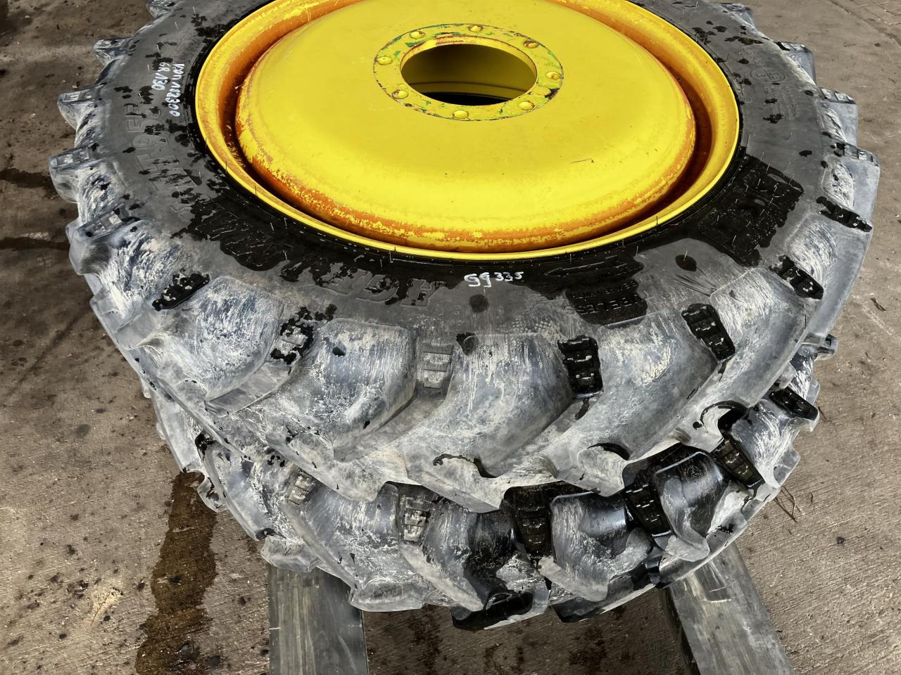 BKT 270/95R32 - Guma za Poljoprivredni strojevi: slika BKT 270/95R32 - Guma za Poljoprivredni strojevi BKT 270/95R32 - Guma za Poljoprivredni strojevi: slika BKT 270/95R32 - Guma za Poljoprivredni strojevi