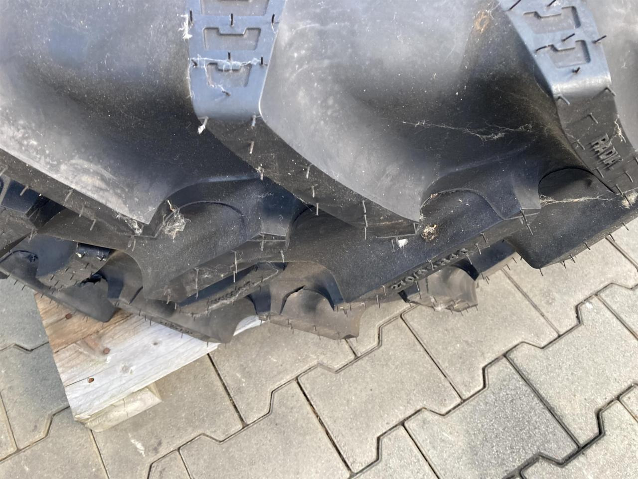 BKT 270/95R46 - Guma za Poljoprivredni strojevi: slika BKT 270/95R46 - Guma za Poljoprivredni strojevi BKT 270/95R46 - Guma za Poljoprivredni strojevi: slika BKT 270/95R46 - Guma za Poljoprivredni strojevi